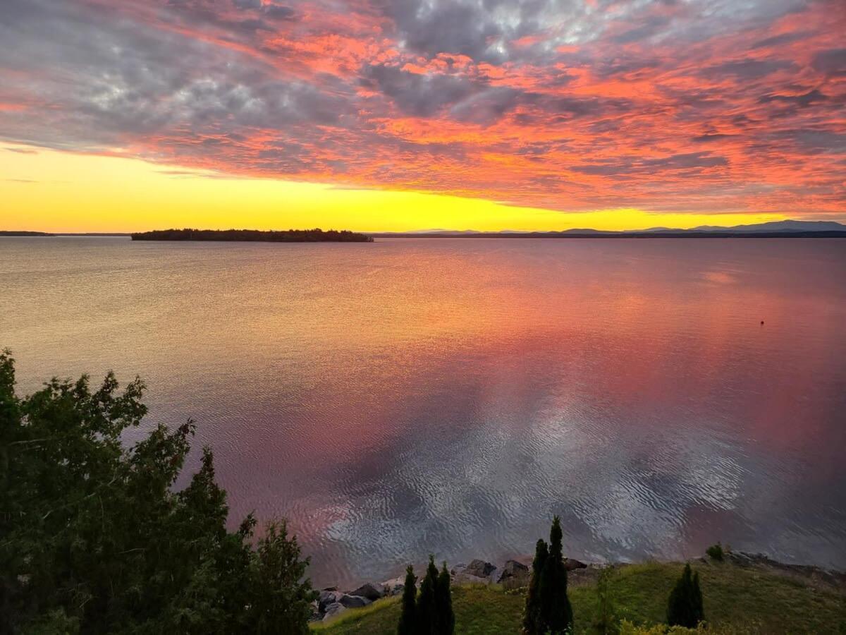 Loza House Adirondack Skydeck Unit Lake Front Plattsburgh Esterno foto